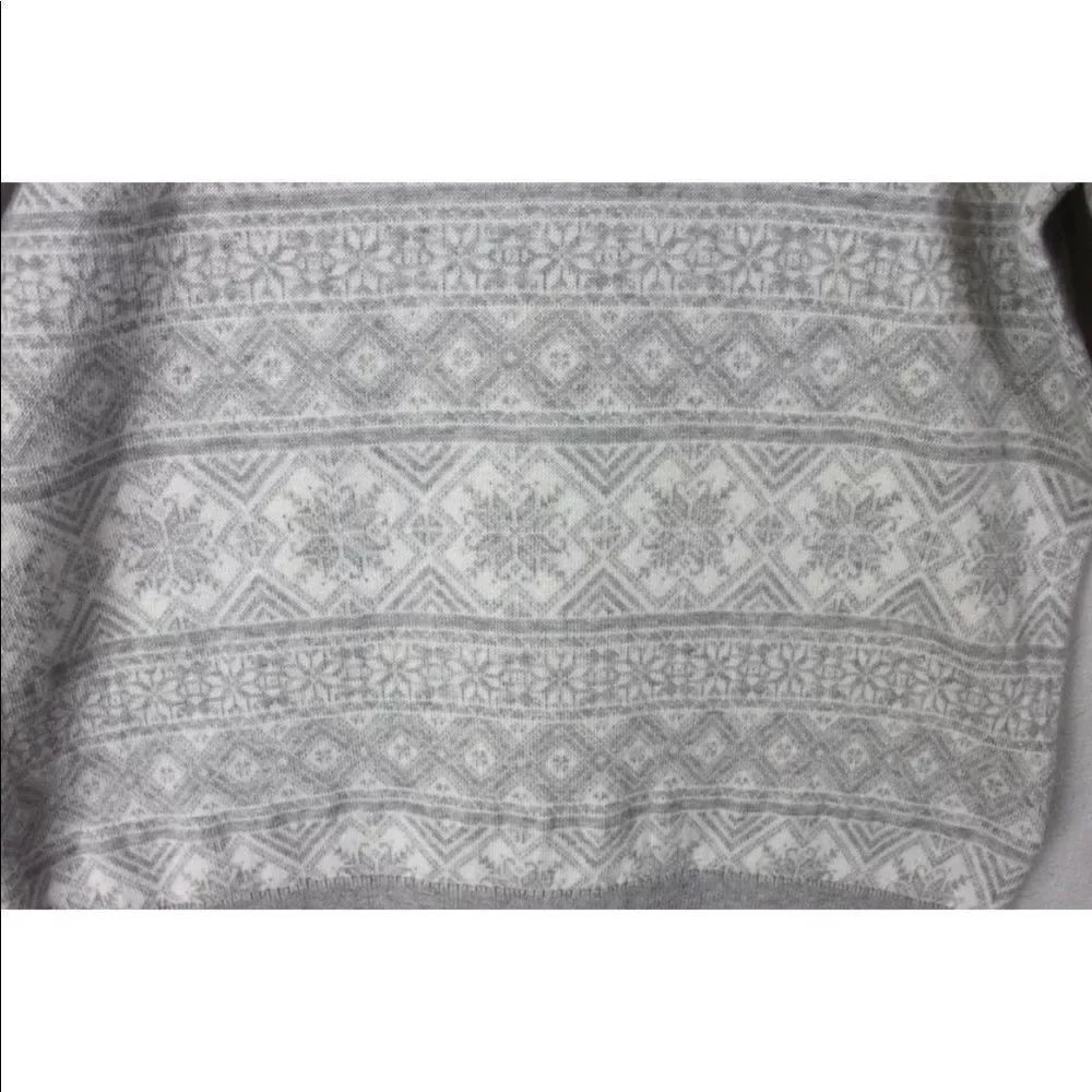 ✨Lands’End Snowflake Sweater✨  - Picture 3 of 8